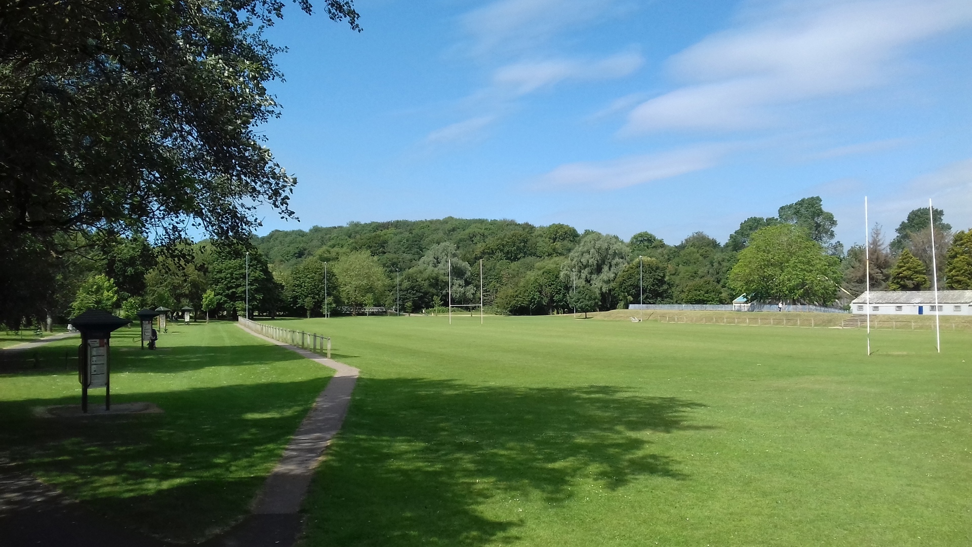 Cae rygbi yng Nghaeau Newbridge, Pen-y-bont ar Ogwr